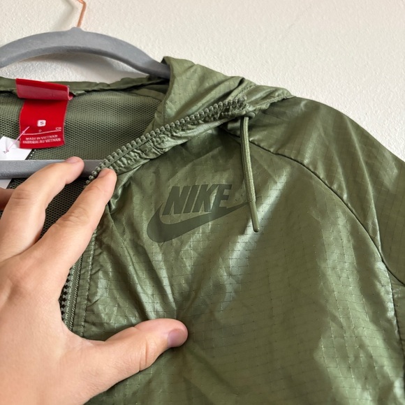 Nike Women’s Olive Green Windbreaker Rain Coat Zip Up Jacket Size Small - Picture 9 of 15